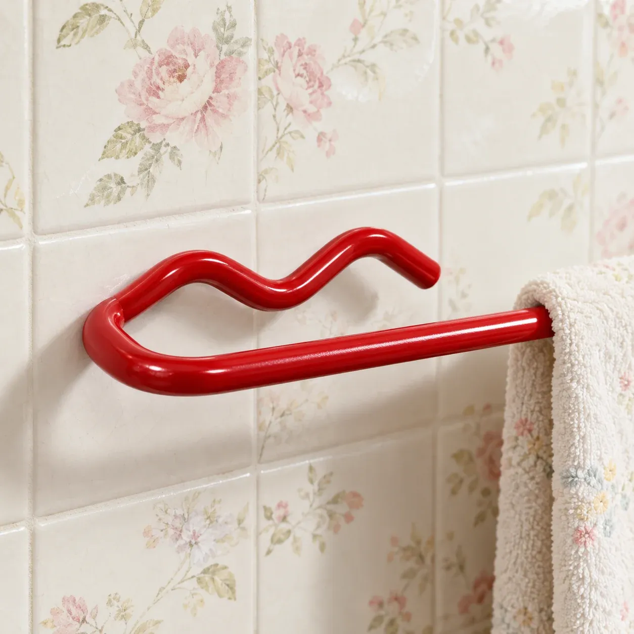 Camden Wave Towel Bar: construction detail